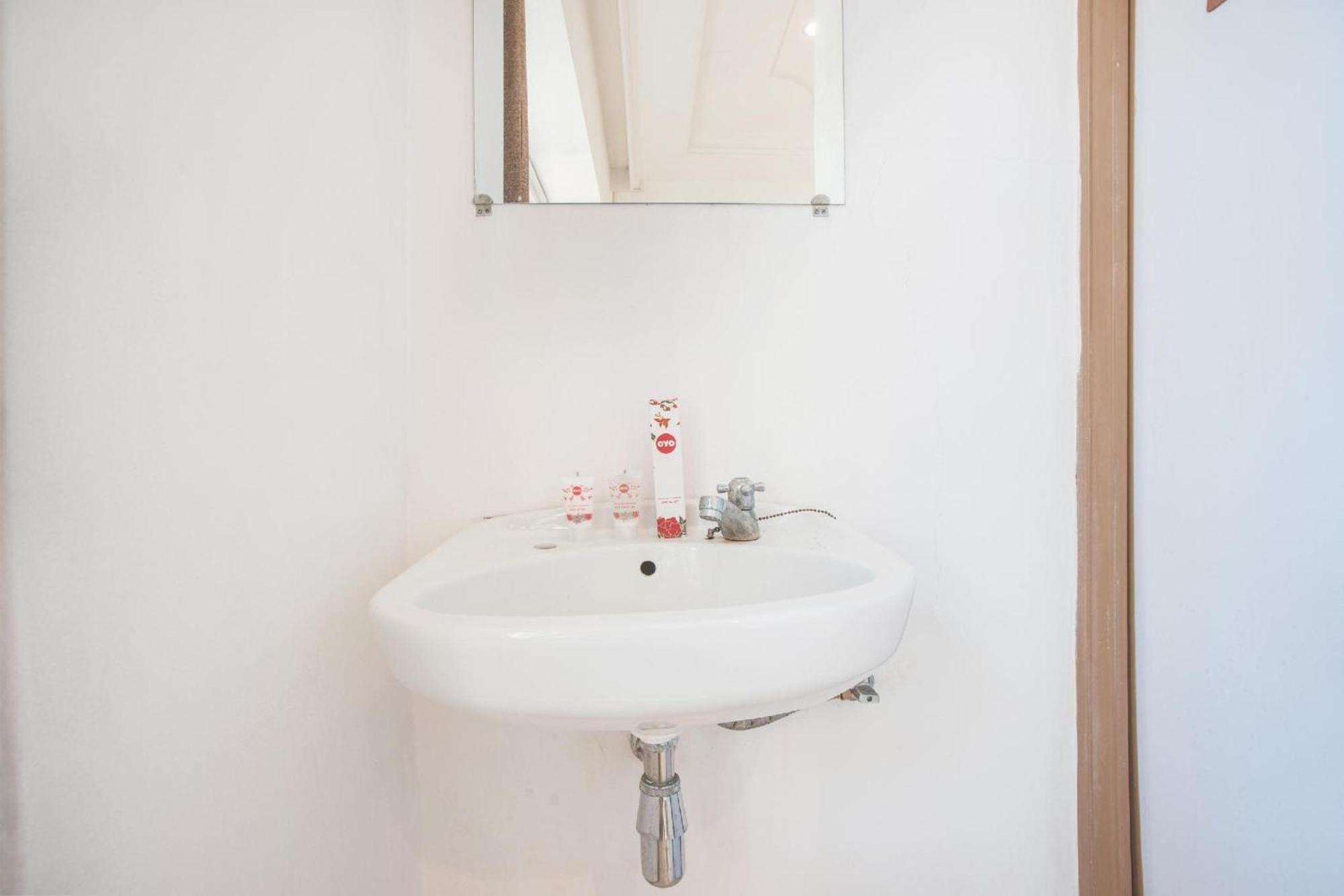 Capital O 332 Residence G17 Kemang Джакарта Екстериор снимка