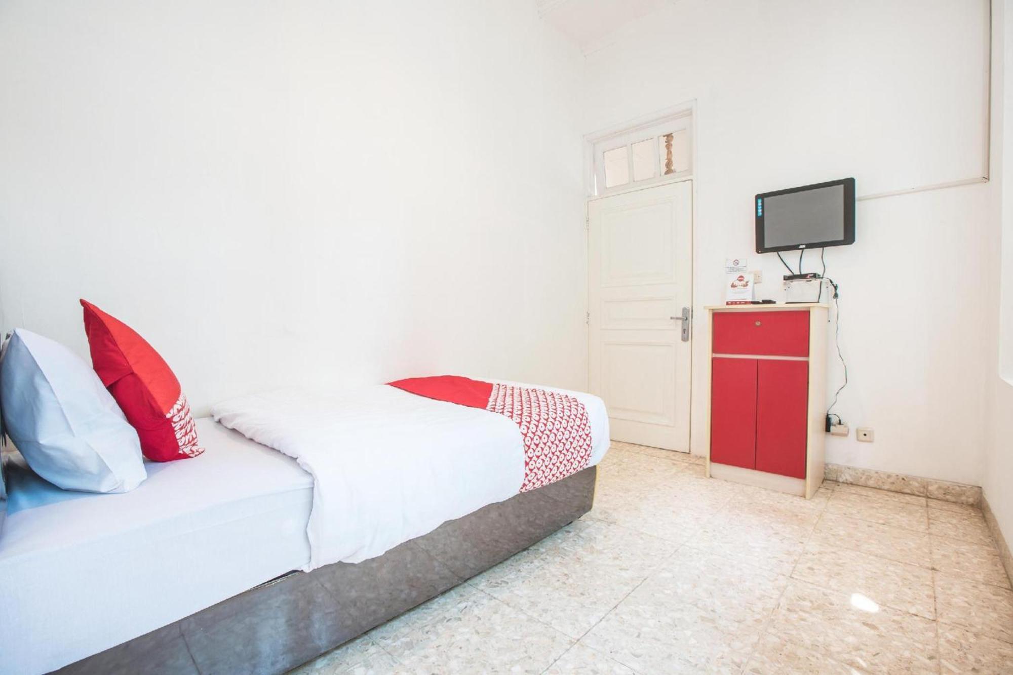 Capital O 332 Residence G17 Kemang Джакарта Екстериор снимка
