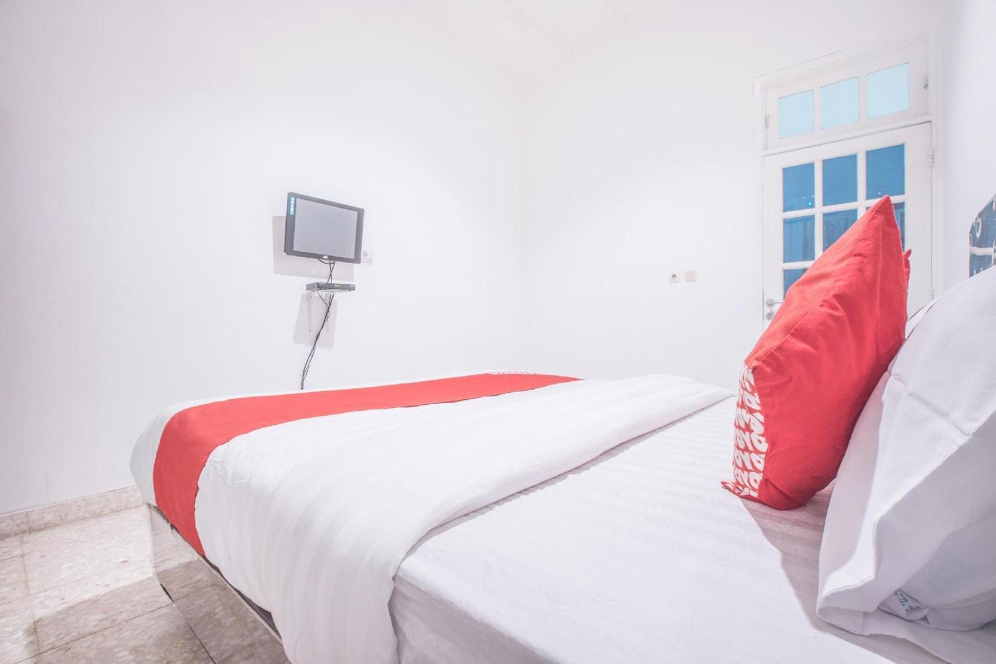Capital O 332 Residence G17 Kemang Джакарта Екстериор снимка