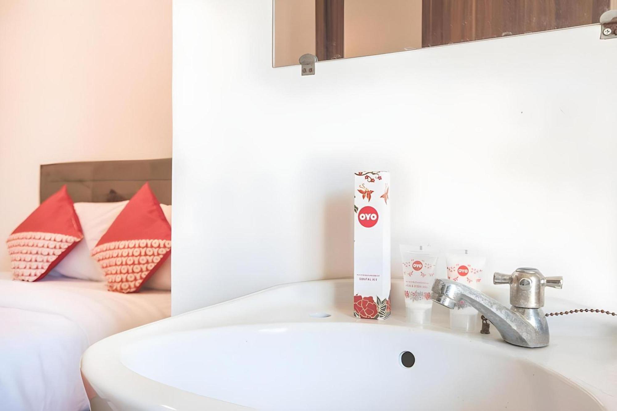 Capital O 332 Residence G17 Kemang Джакарта Екстериор снимка