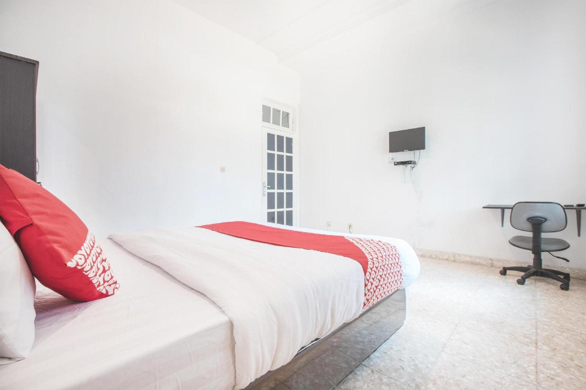 Capital O 332 Residence G17 Kemang Джакарта Екстериор снимка