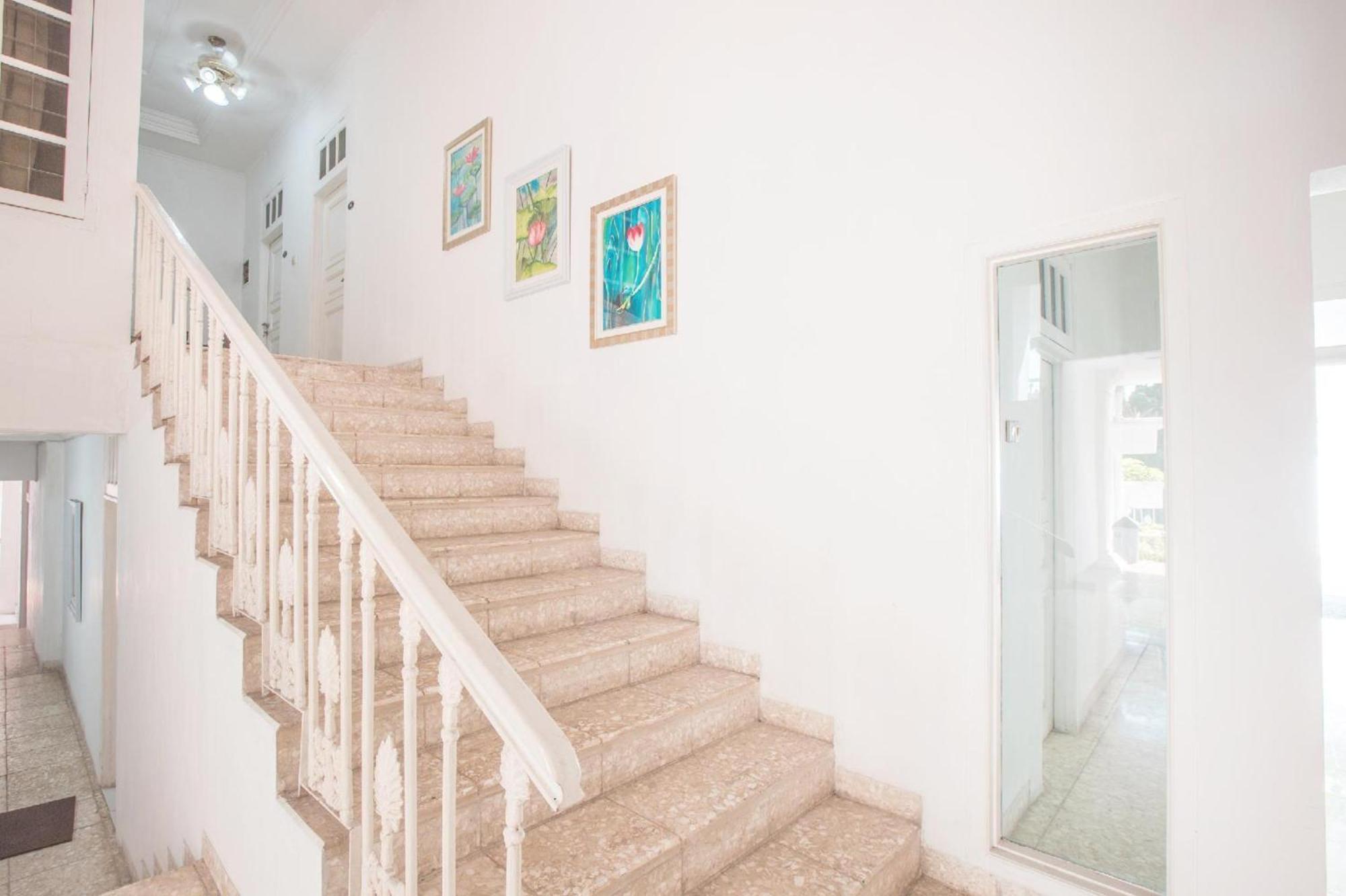 Capital O 332 Residence G17 Kemang Джакарта Екстериор снимка